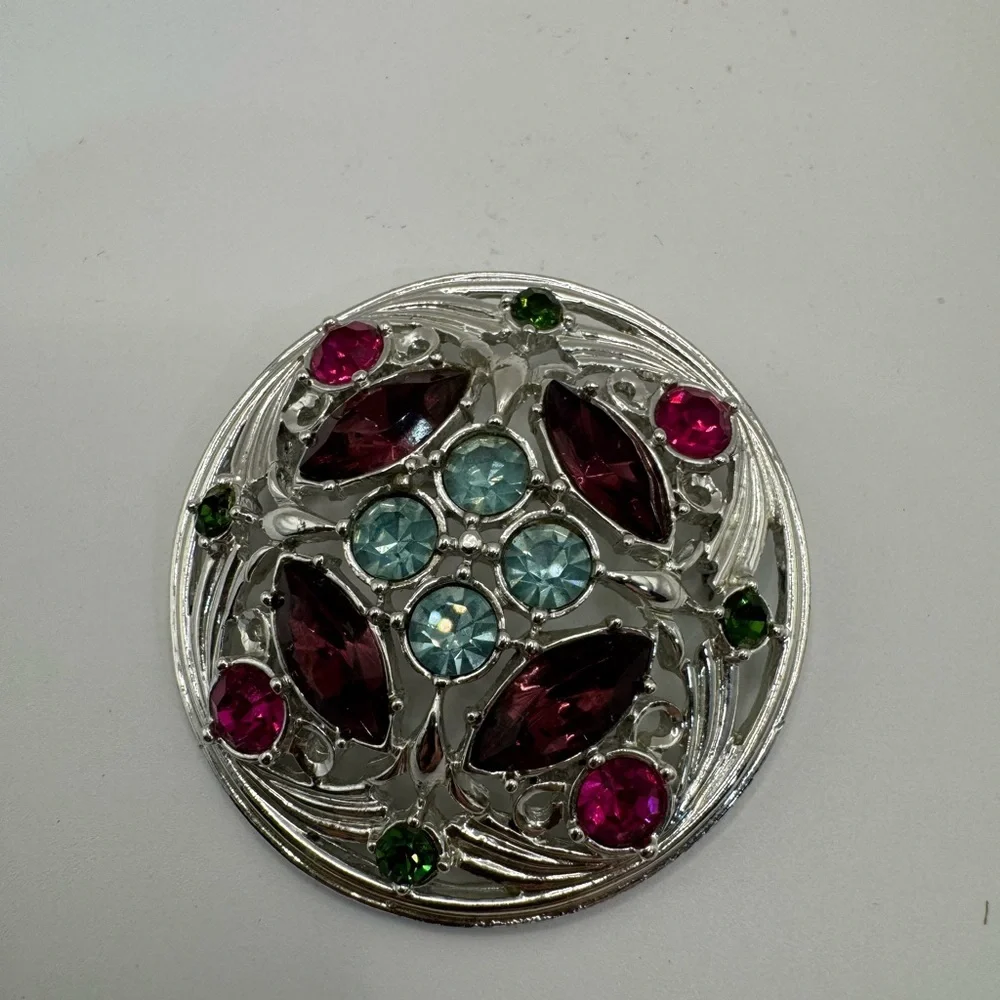 Vintage Elegant Silver Brooch with Red and‎ Green Accents